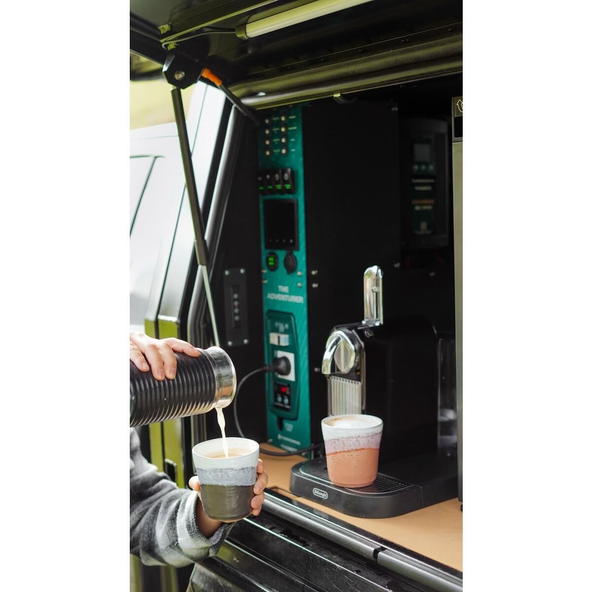 ADVENTURER POWER SYSTEM WITH SIMARINE & INDIVIDUAL LOAD MONITORING - RIGHT MOUNT, , scaau_hi-res