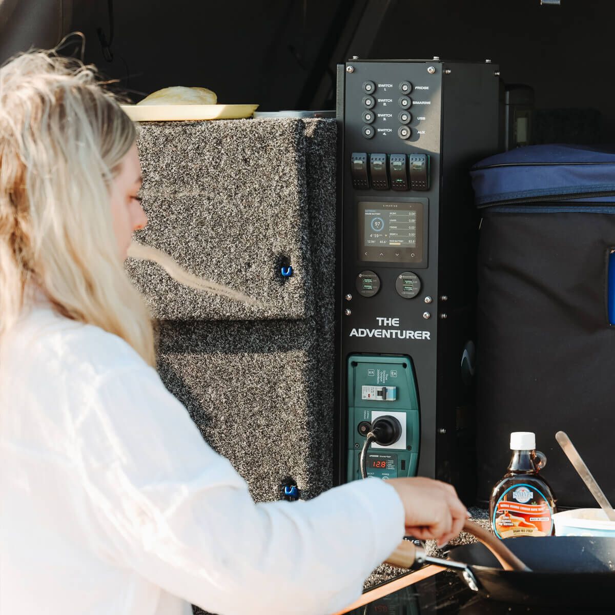 ADVENTURER POWER SYSTEM WITH SIMARINE & INDIVIDUAL LOAD MONITORING - RIGHT MOUNT, , scaau_hi-res