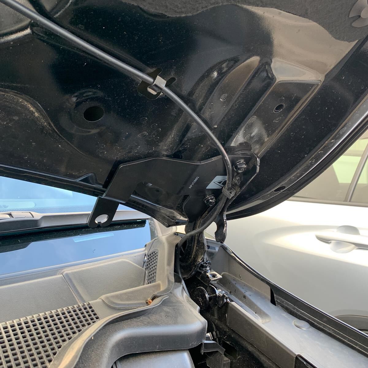 BONNET MOUNT UHF ANTENNA BRACKET TO SUIT JEEP GRAND CHEROKEE WK (2011-2021), , scaau_hi-res