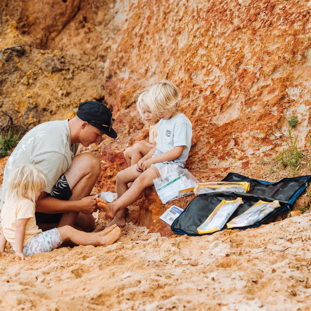 PREMIUM ADVENTURER RESCUE SWAG, , scaau_hi-res