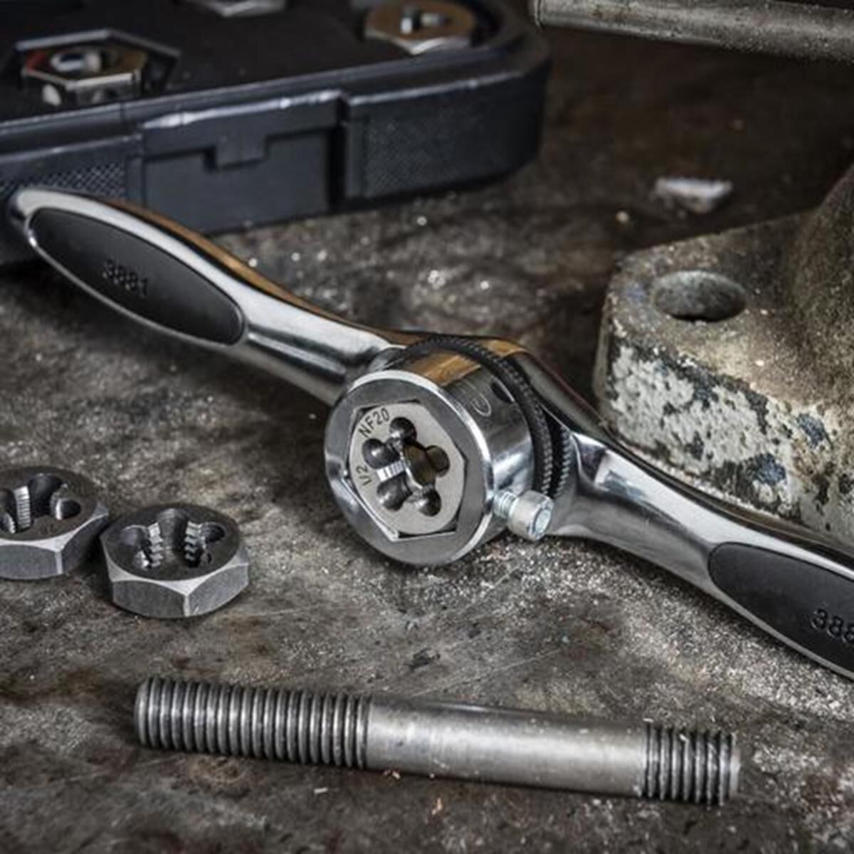 TAP & DIE SET MEDIUM RATCHETING SAE 40PC, , scaau_hi-res