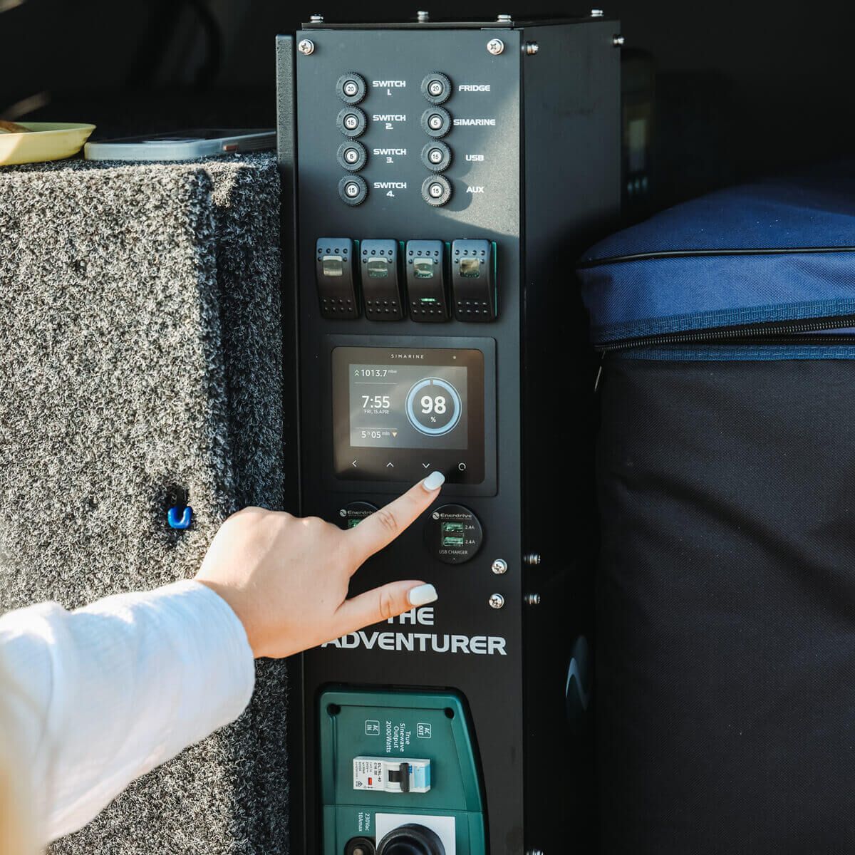 ADVENTURER POWER SYSTEM WITH SIMARINE & INDIVIDUAL LOAD MONITORING - RIGHT MOUNT, , scaau_hi-res