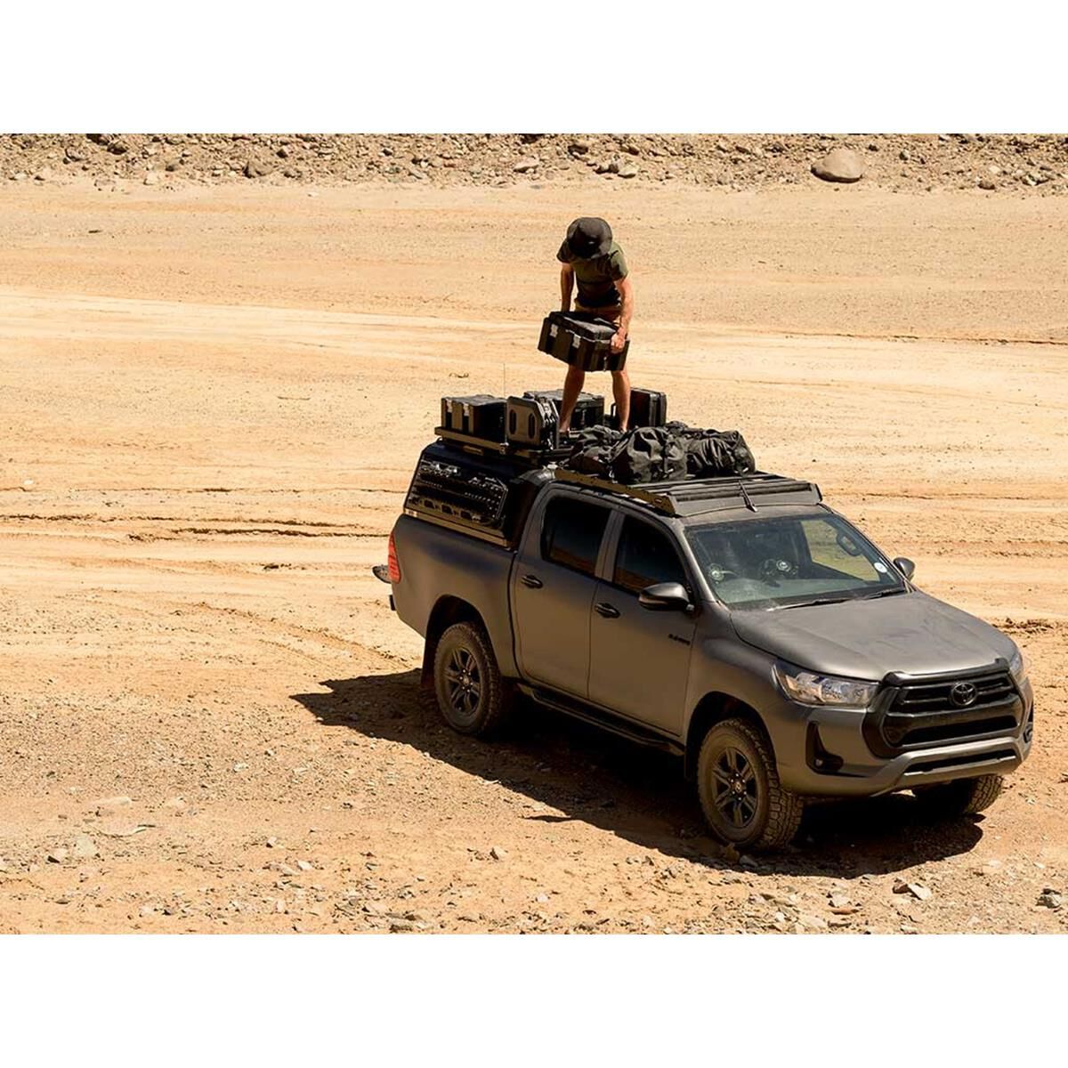 FRONT RUNNER TOYOTA HILUX (2015-CURRENT) SLIMSPORT ROOF RACK KIT LIGHTBAR READY, , scaau_hi-res