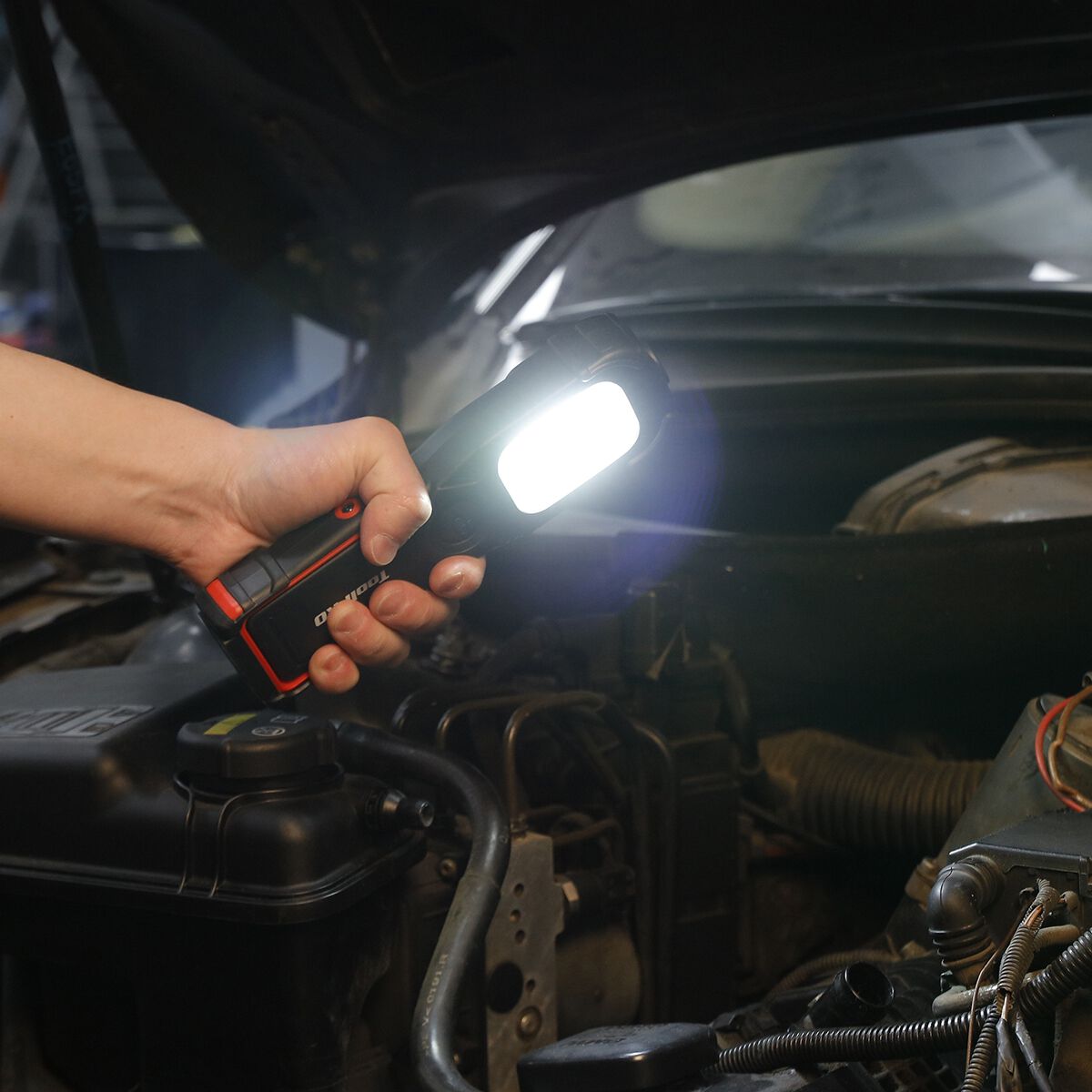ToolPRO Magnetic Base Worklight 850 Lumens, , scaau_hi-res