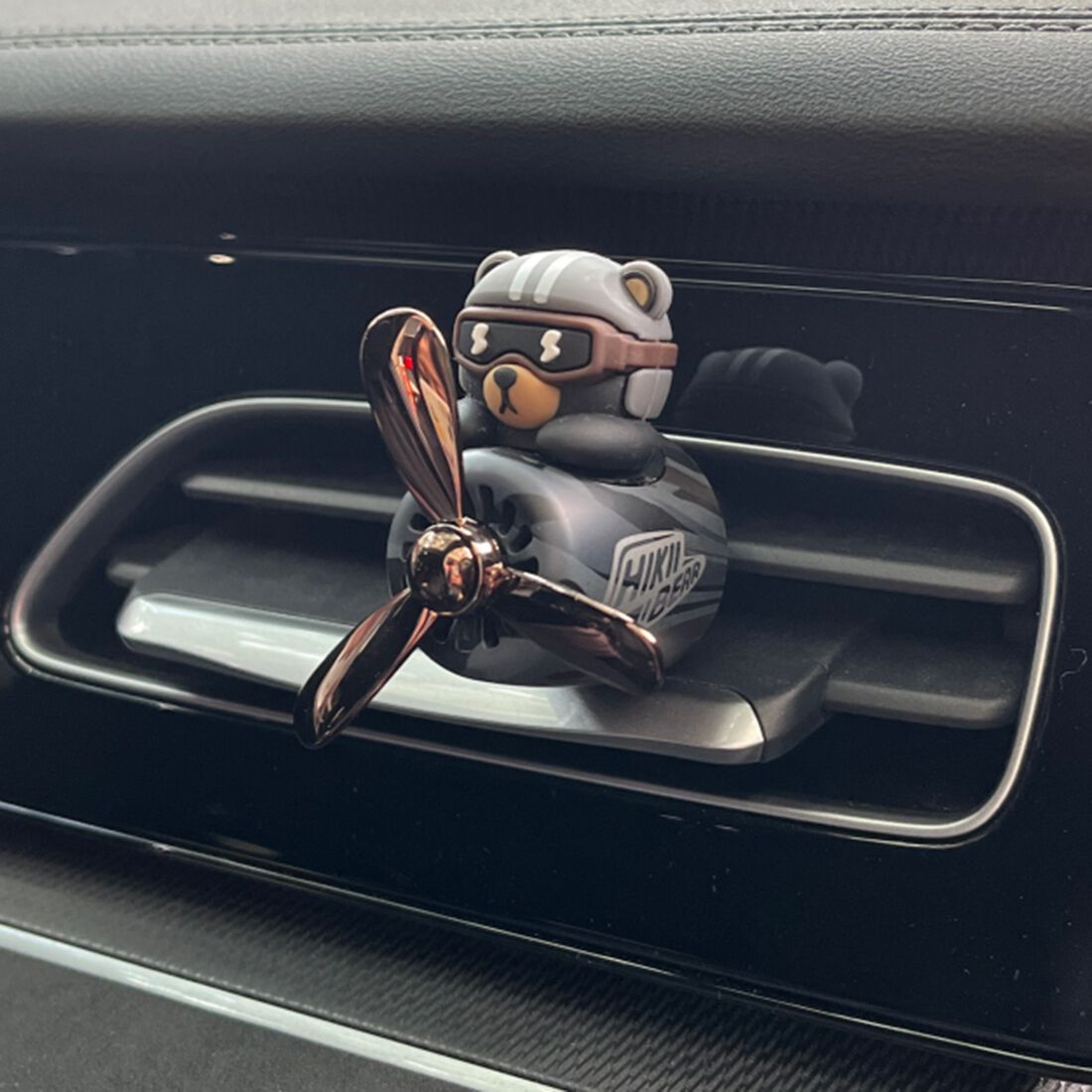 Vent Air Freshener Spinner Pilot Bear Premium, , scaau_hi-res