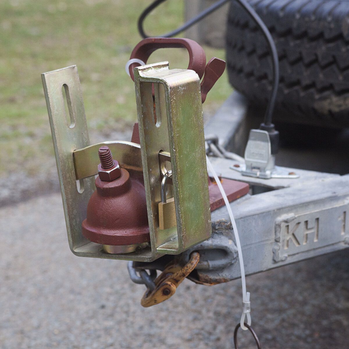 Hitch pin store lock supercheap auto