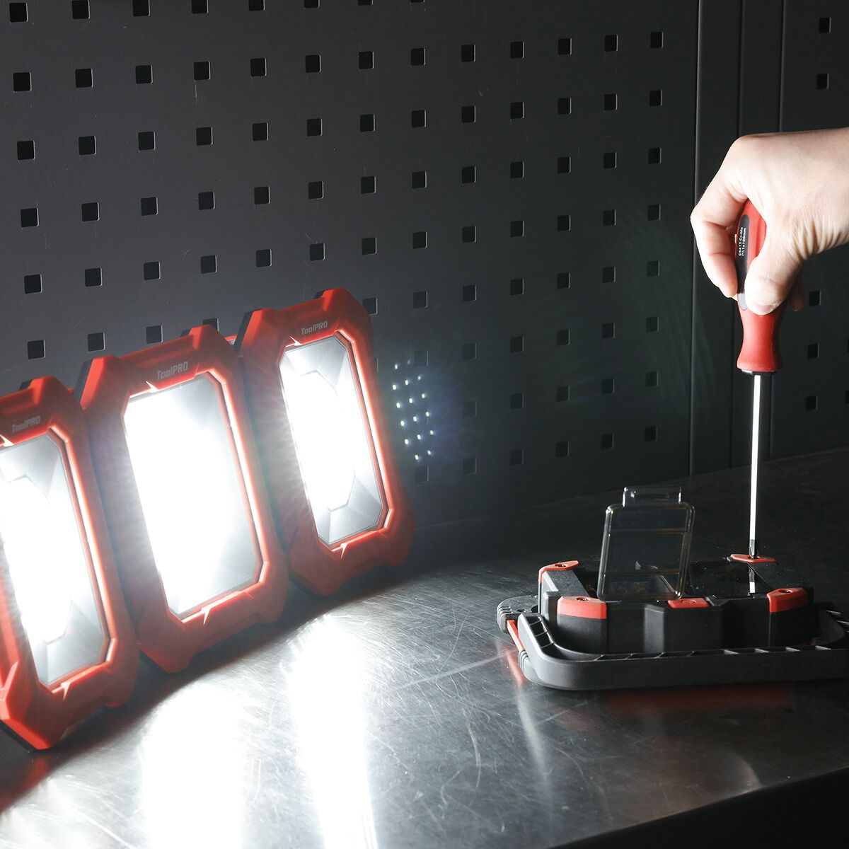 ToolPRO Folding 360&deg; Area Light 3000 Lumens, , scaau_hi-res