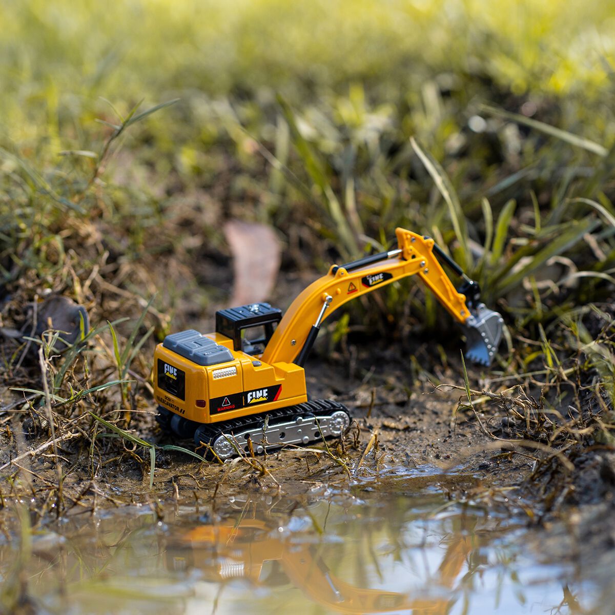 Remote Control 1:64 Excavator with Storage Box, , scaau_hi-res