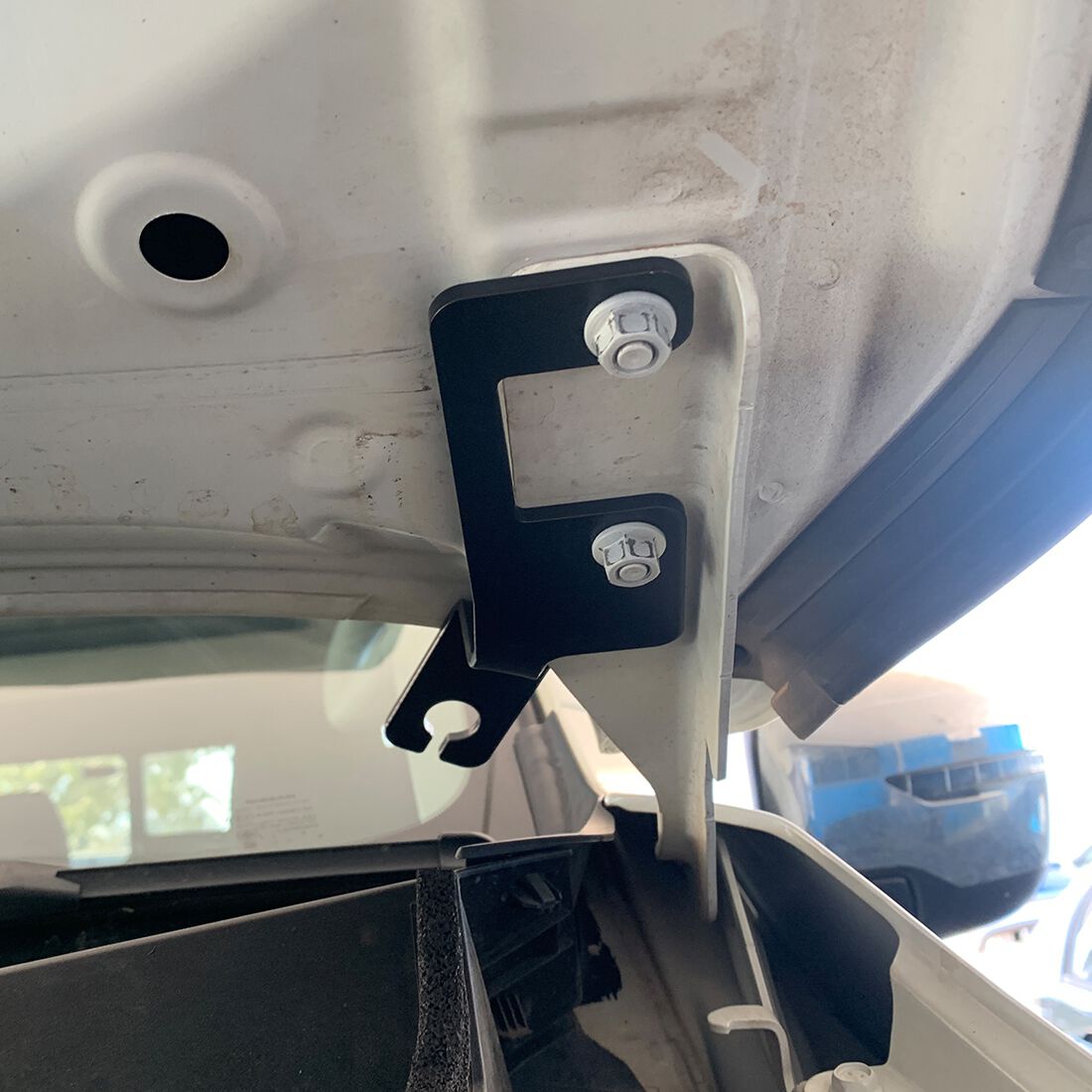 Aerpro UHF Bonnet Bracket to suit Nissan Navara NP300 (2015-ON) - APVCBB12, , scaau_hi-res