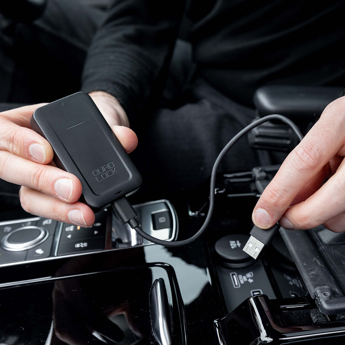 Quad Lock Wireless Carplay Adaptor QLA-CPA, , scaau_hi-res