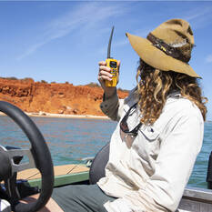 Uniden Dual Band VHF/UHF Radio 5/1W Waterproof MHS157, , scaau_hi-res