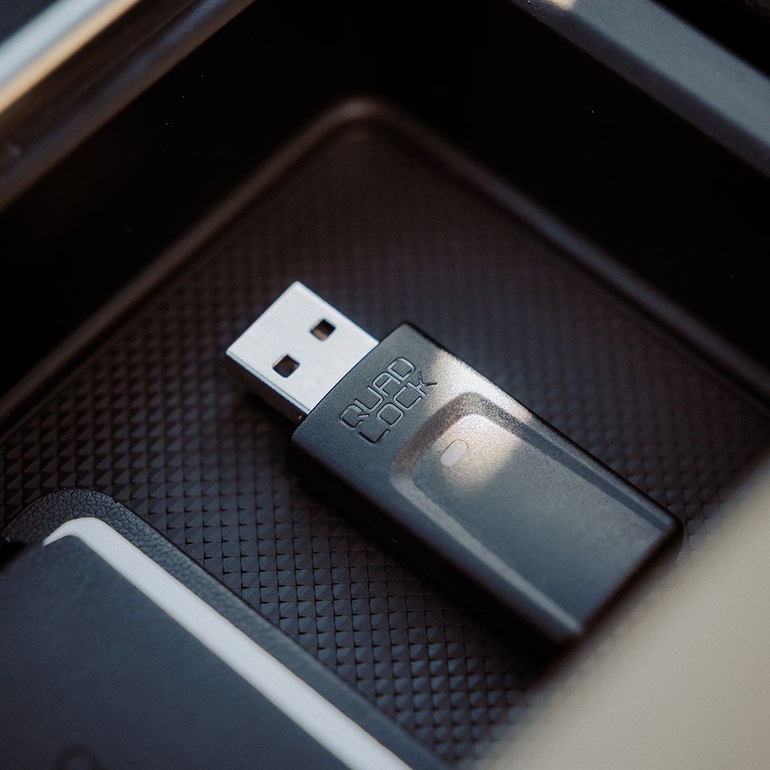 Quad Lock Wireless Carplay Adaptor - QLA-CPA-2, , scaau_hi-res