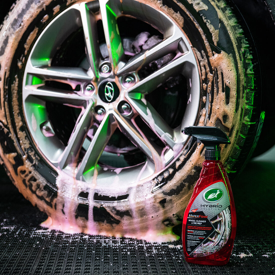 Turtle Wax Hybrid Solutions Hyper Foam Wheel Cleaner & Tyre Prep 680mL, , scaau_hi-res