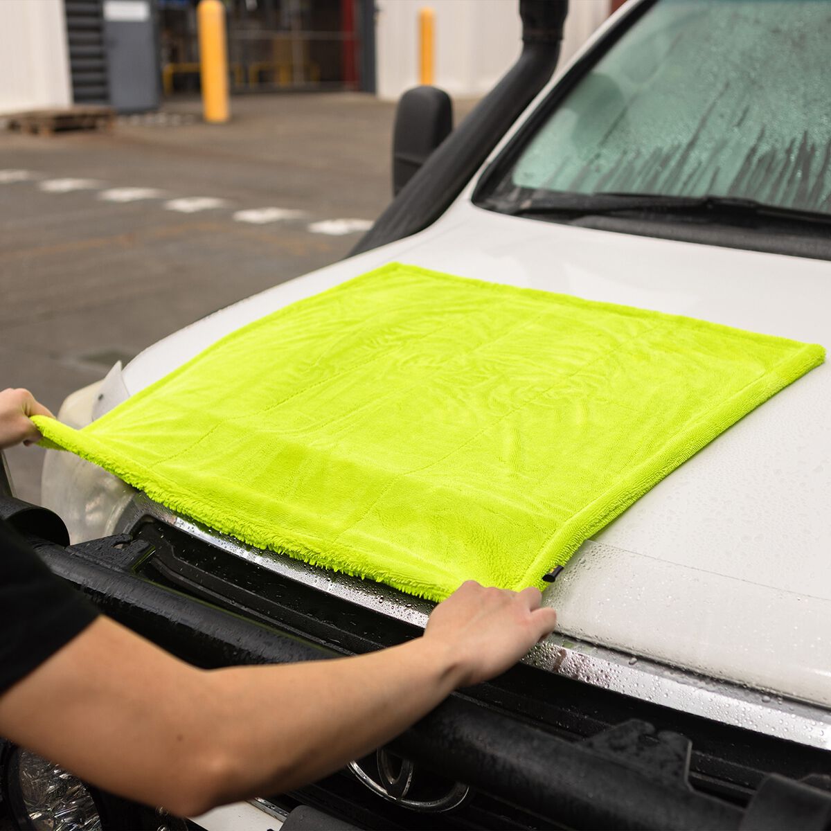 Meguiar's Edgeless Monster Drying Towel 1600GSM, , scaau_hi-res