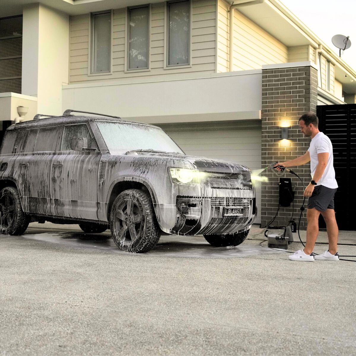 Blahst R18 Wall-Mounted Pressure Washer, , scaau_hi-res