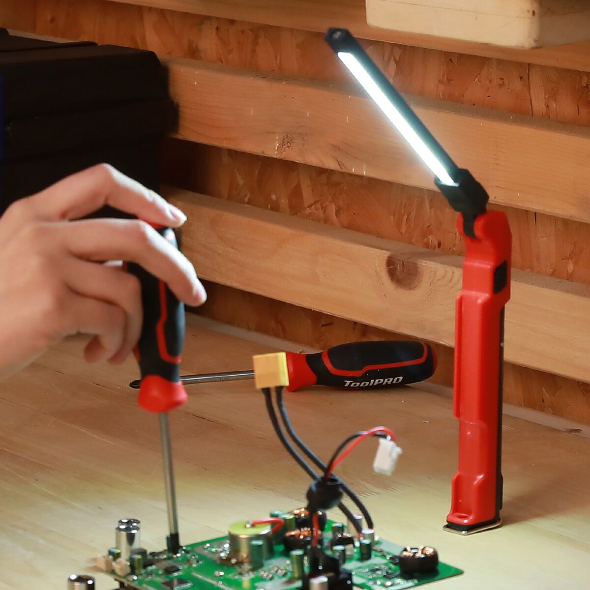 ToolPRO Compact Folding Inspection Light 500 Lumens, , scaau_hi-res