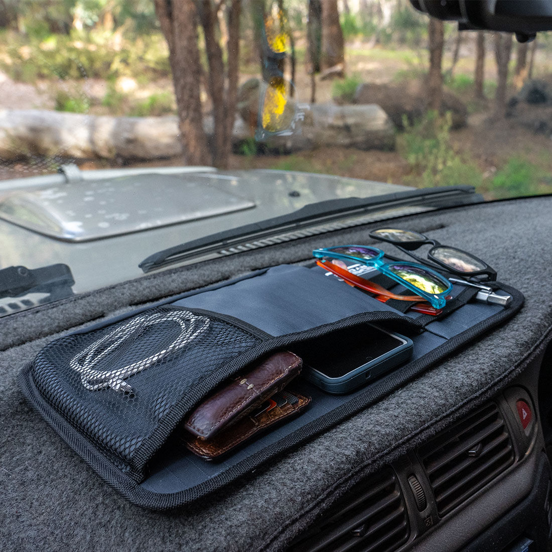 Car shop dash organiser