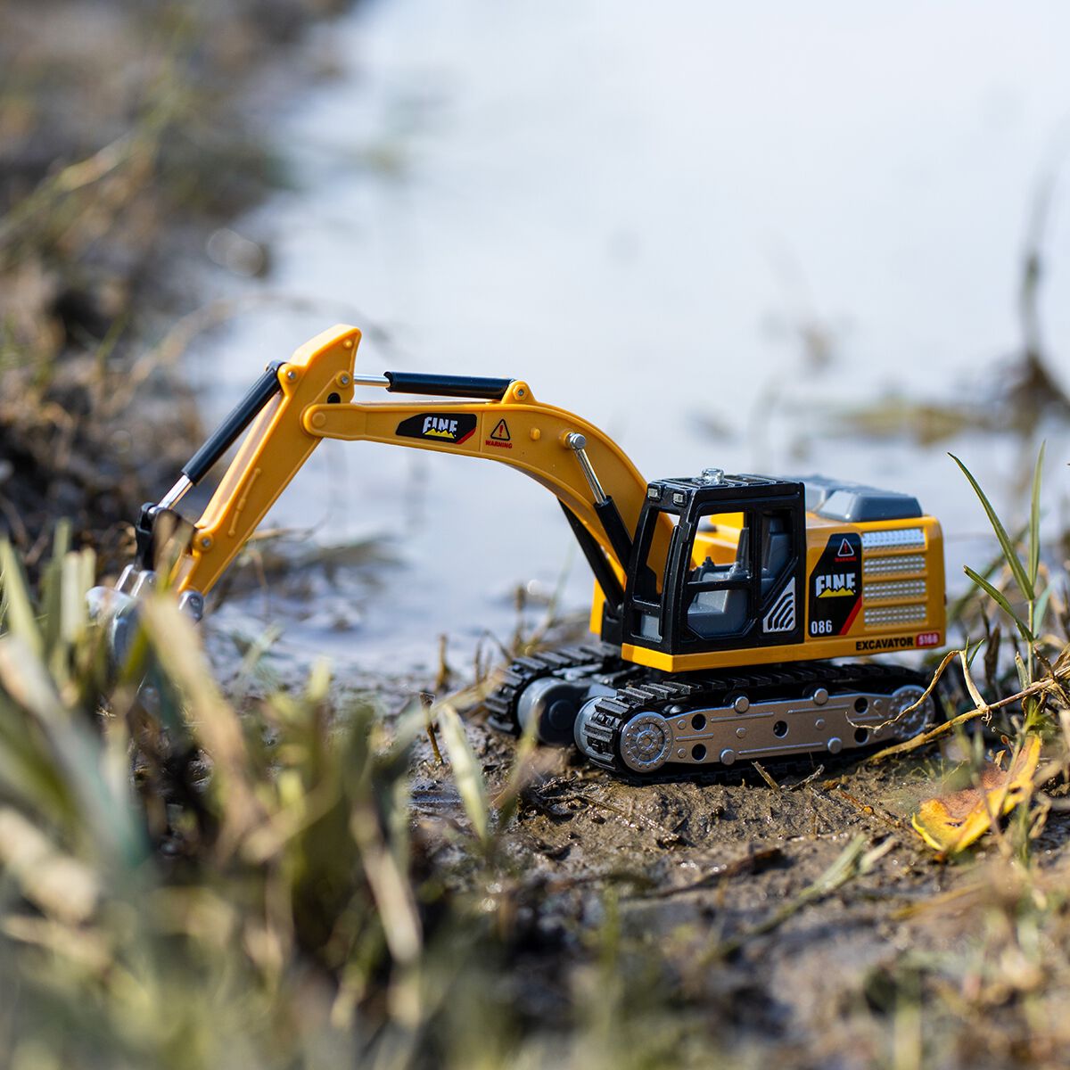 Remote Control 1:64 Excavator with Storage Box, , scaau_hi-res