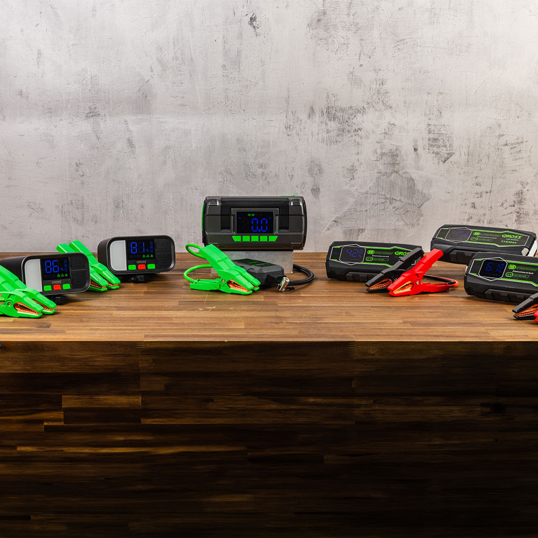 CAROSS T19 12V 1600A Smart Lithium Jump Starter With Built-in 2 Mode LED Worklight, , scaau_hi-res