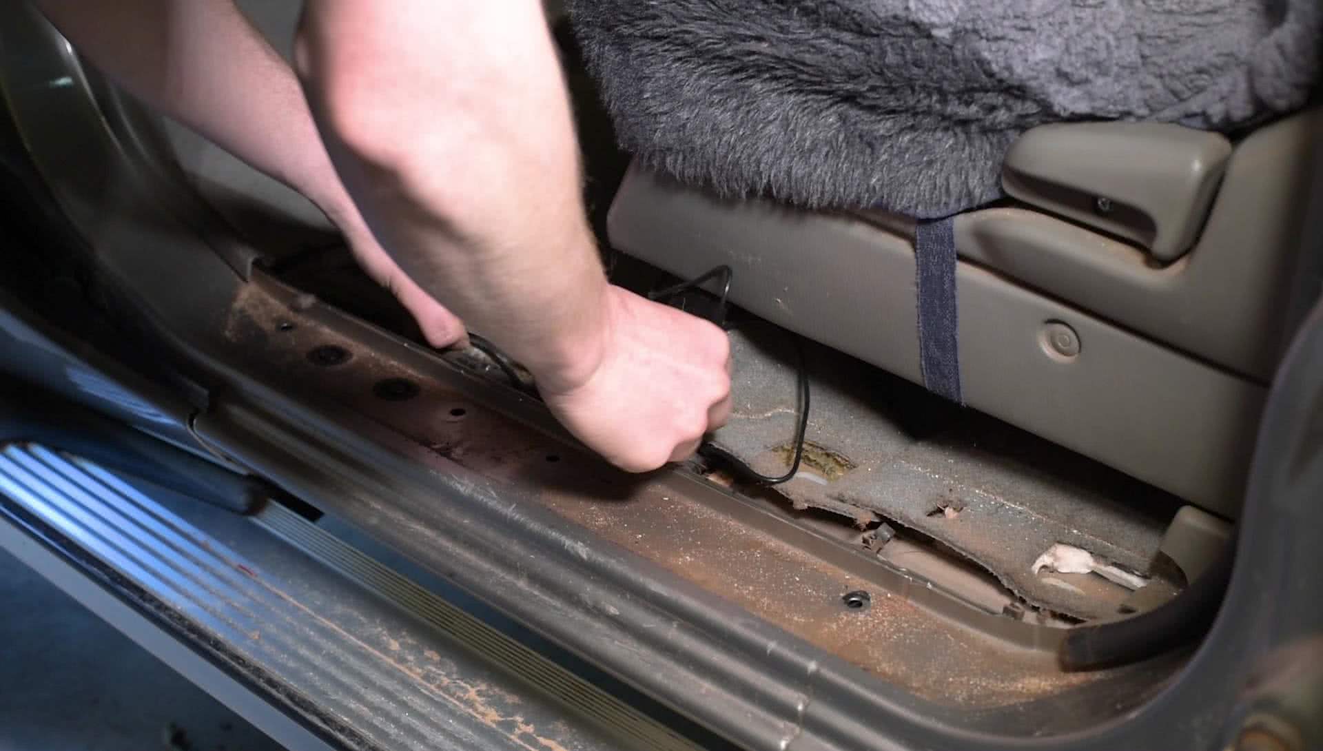 How to install a Reverse Camera