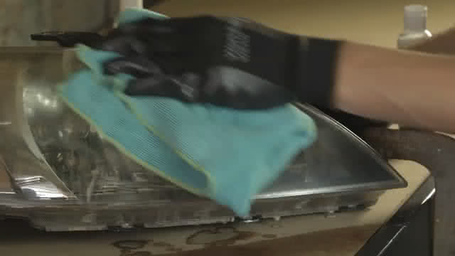 Cleaning lens