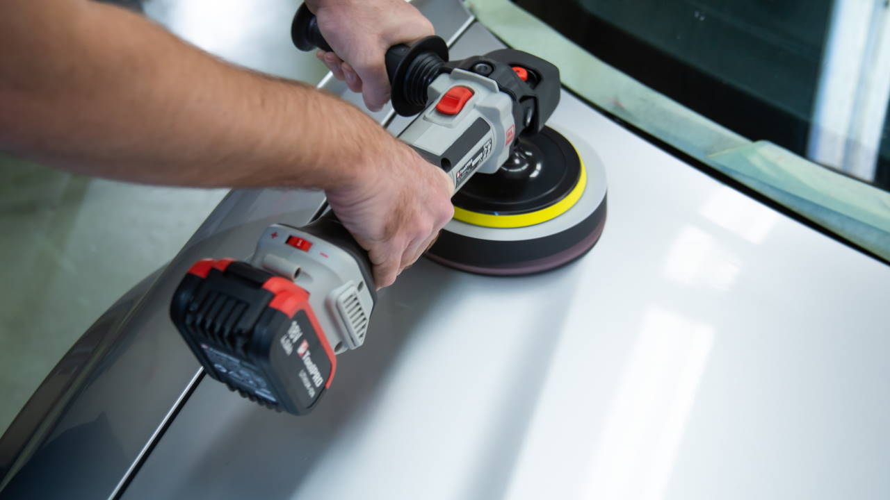Polisher in use
