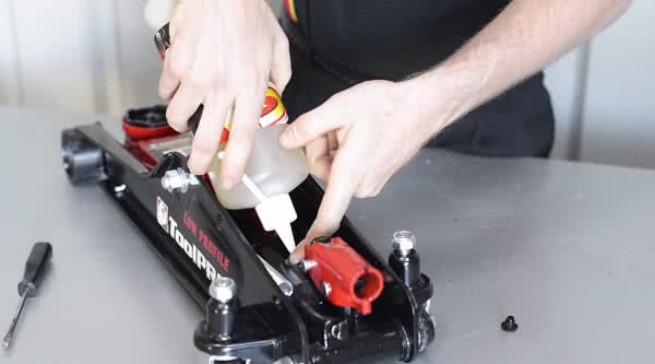 Hydraulic Jack Maintenance Bleeding Top Up Oil