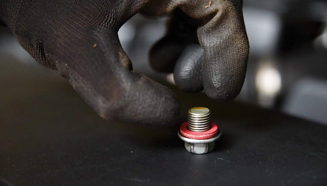 Clean sump plug
